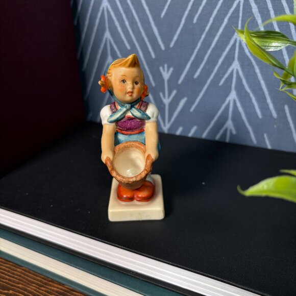 Vintage Hummel Little Helper Figurine TMK6 Goebel Girl with Basket 1980s - Picture 1 of 14